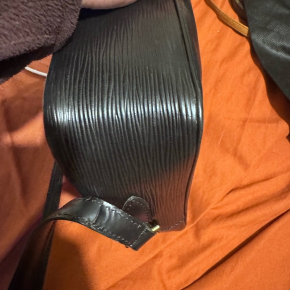 LV Epi black Shoulder Bag - Picture 7 of 16